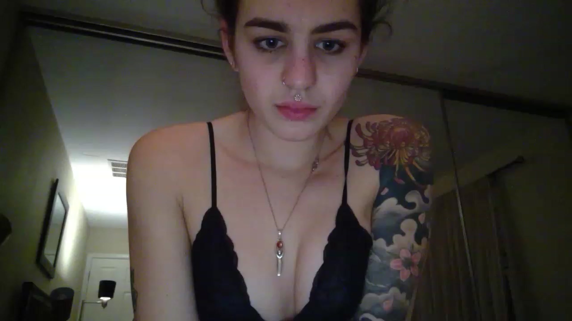 Gallery image thumbnail from RamonaVixen's myfreecams stream on, 11/28/2022, 06:57 image 10 of 20