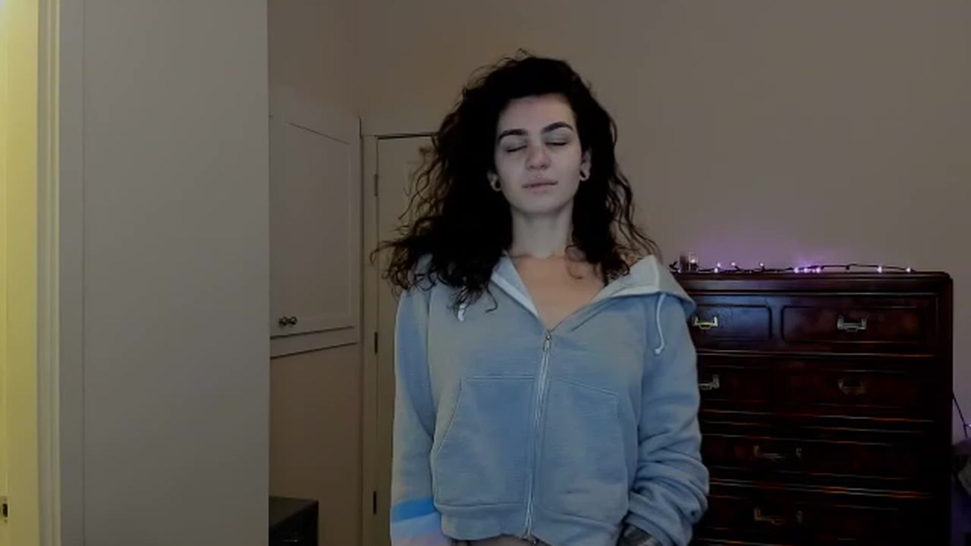 Gallery image thumbnail from RamonaVixen's myfreecams stream on, 12/01/2023, 15:52 image 14 of 20