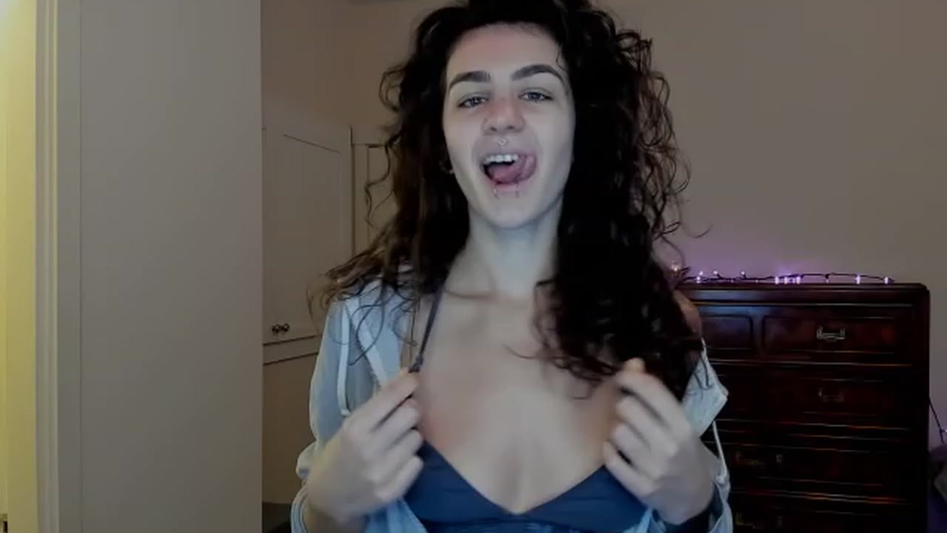Gallery image thumbnail from RamonaVixen's myfreecams stream on, 12/01/2023, 15:52 image 5 of 20