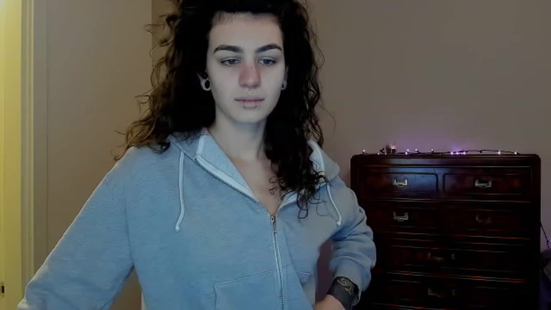 Gallery image thumbnail from RamonaVixen's myfreecams stream on, 12/01/2023, 15:52 image 8 of 20