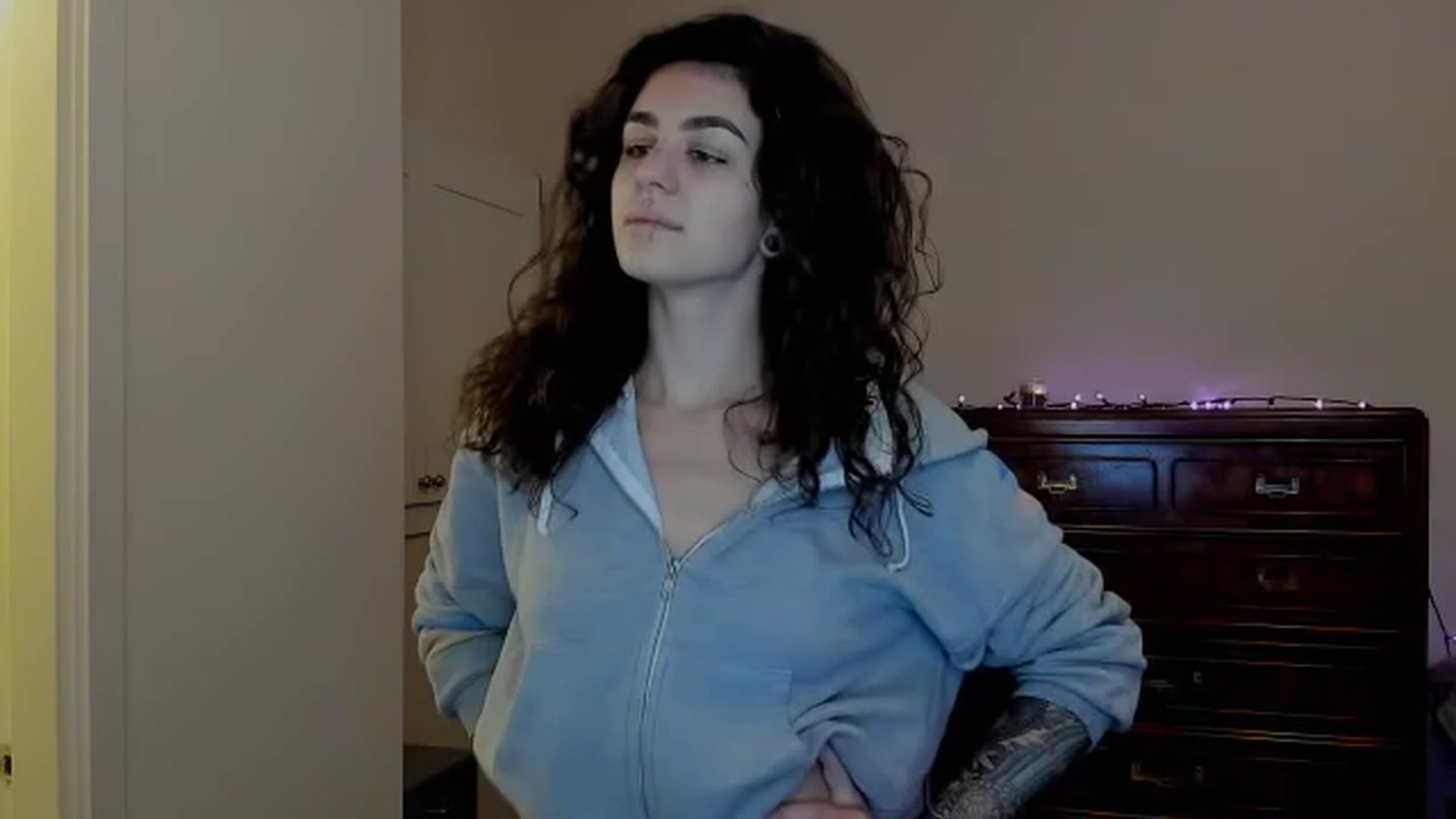 Gallery image thumbnail from RamonaVixen's myfreecams stream on, 12/01/2023, 15:52 image 13 of 20
