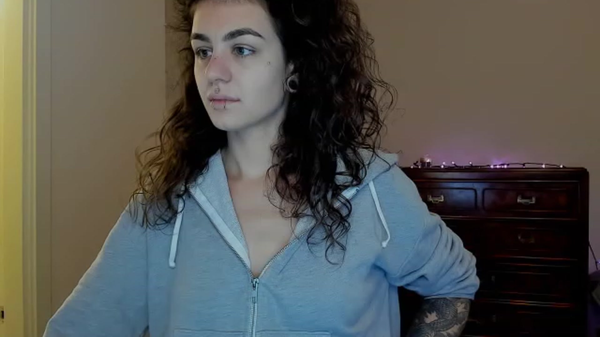 Gallery image thumbnail from RamonaVixen's myfreecams stream on, 12/01/2023, 15:52 image 10 of 20