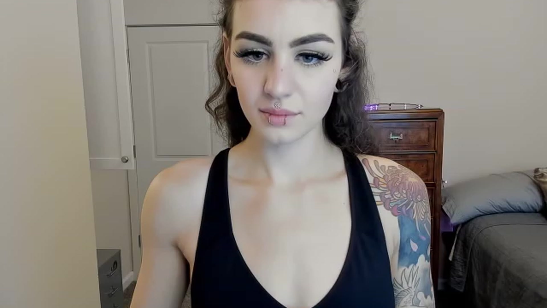 Gallery image thumbnail from RamonaVixen's myfreecams stream on, 12/01/2023, 20:16 image 19 of 20