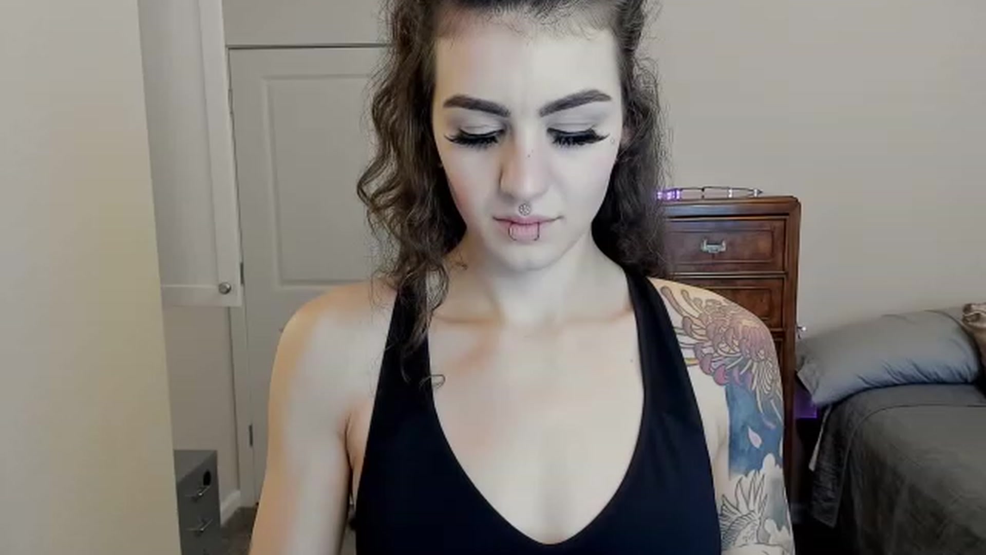Gallery image thumbnail from RamonaVixen's myfreecams stream on, 12/01/2023, 20:16 image 16 of 20