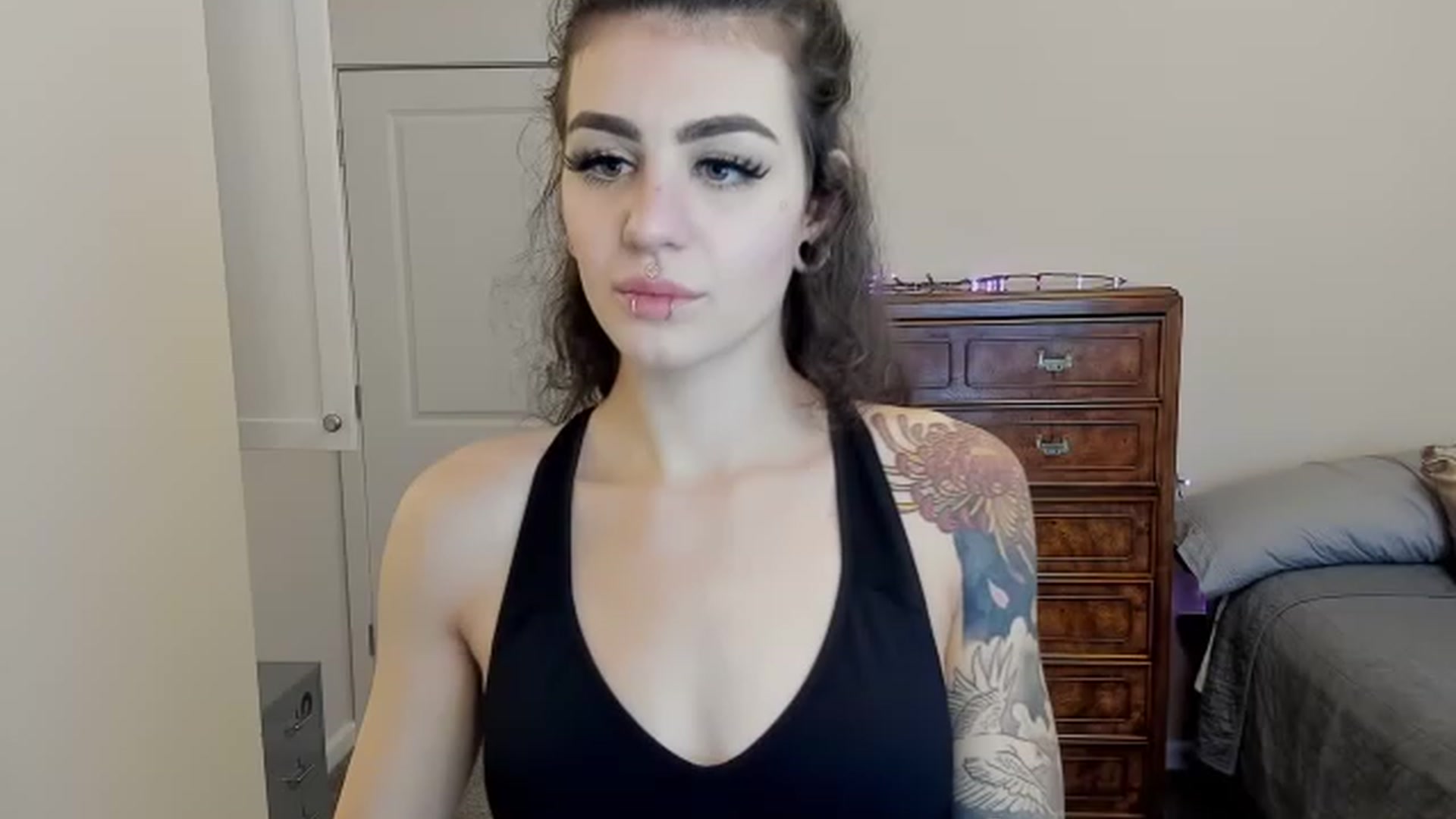 Gallery image thumbnail from RamonaVixen's myfreecams stream on, 12/01/2023, 20:16 image 10 of 20