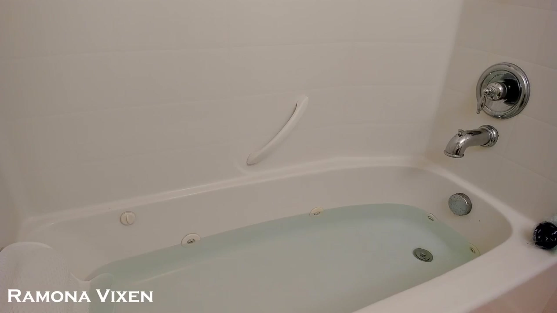 Gallery image thumbnail from RamonaVixen's myfreecams stream on, 03/17/2024, 04:03 image 12 of 20