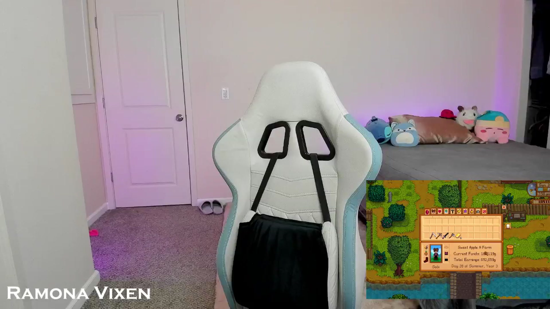 Gallery image thumbnail from RamonaVixen's myfreecams stream on, 05/02/2024, 02:22 image 16 of 20