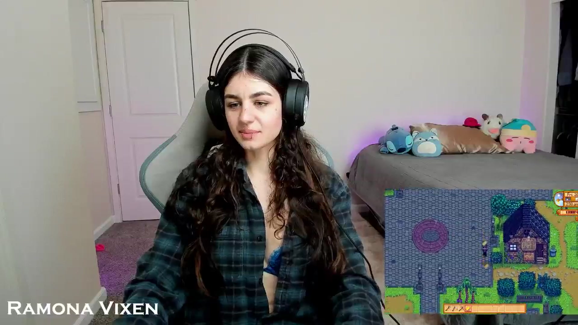 Gallery image thumbnail from RamonaVixen's myfreecams stream on, 05/02/2024, 02:22 image 3 of 20