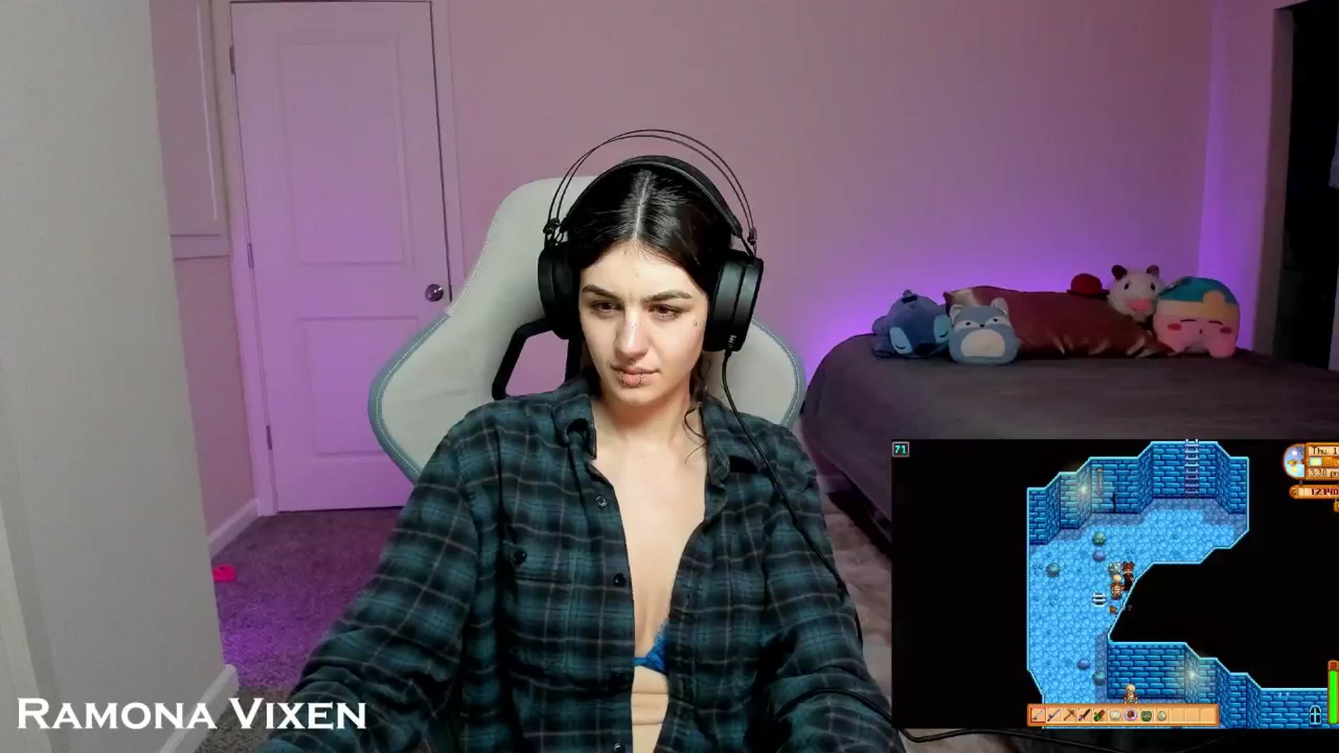 Gallery image thumbnail from RamonaVixen's myfreecams stream on, 05/02/2024, 06:21 image 16 of 20