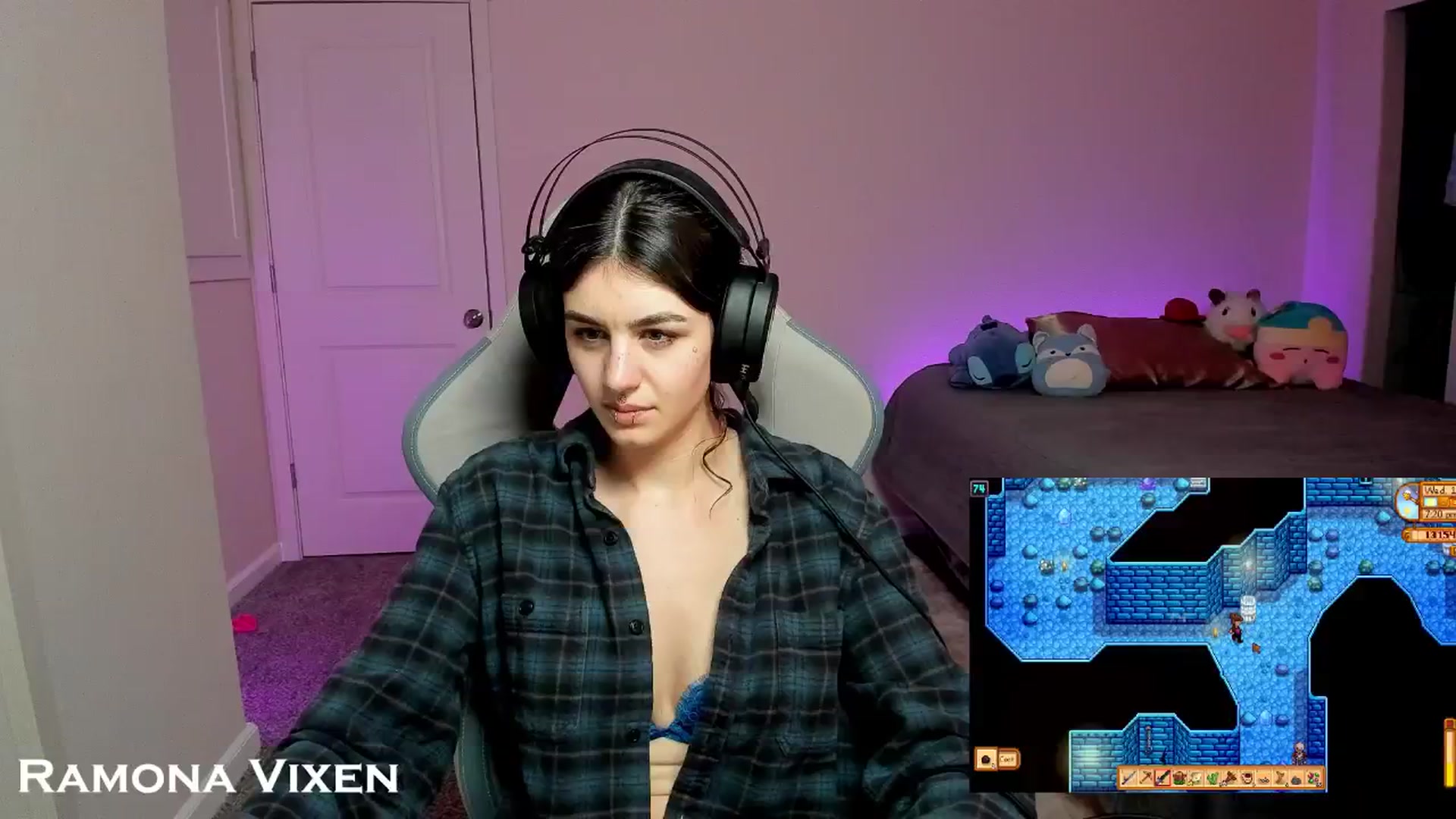 Gallery image thumbnail from RamonaVixen's myfreecams stream on, 05/02/2024, 06:21 image 12 of 20