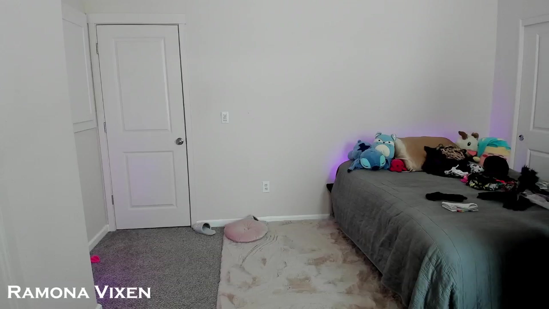 Gallery image thumbnail from RamonaVixen's myfreecams stream on, 05/03/2024, 20:02 image 20 of 20