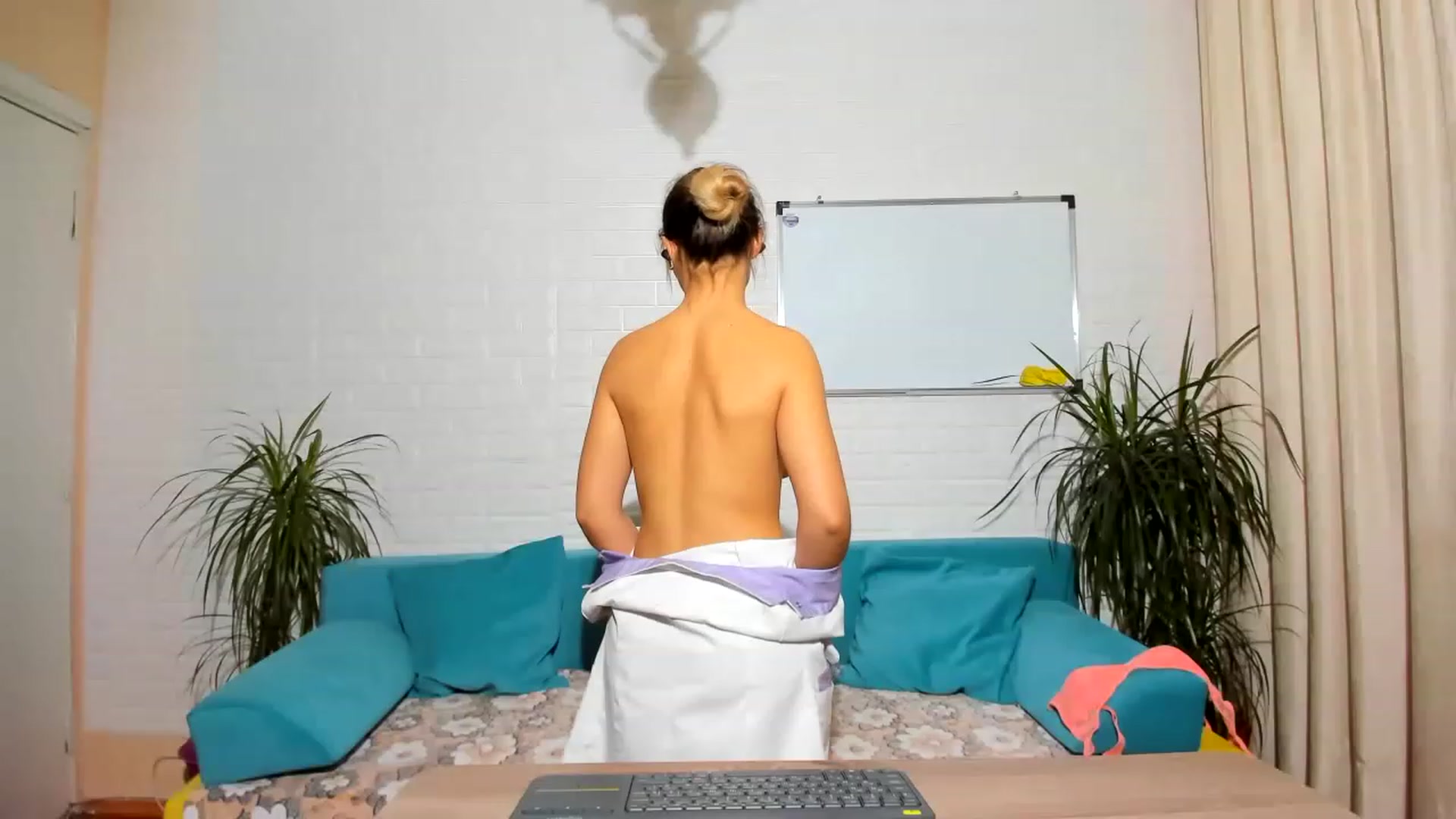 Gallery image thumbnail from Ramona_Sexy's myfreecams stream on, 11/29/2022, 07:19 image 11 of 20
