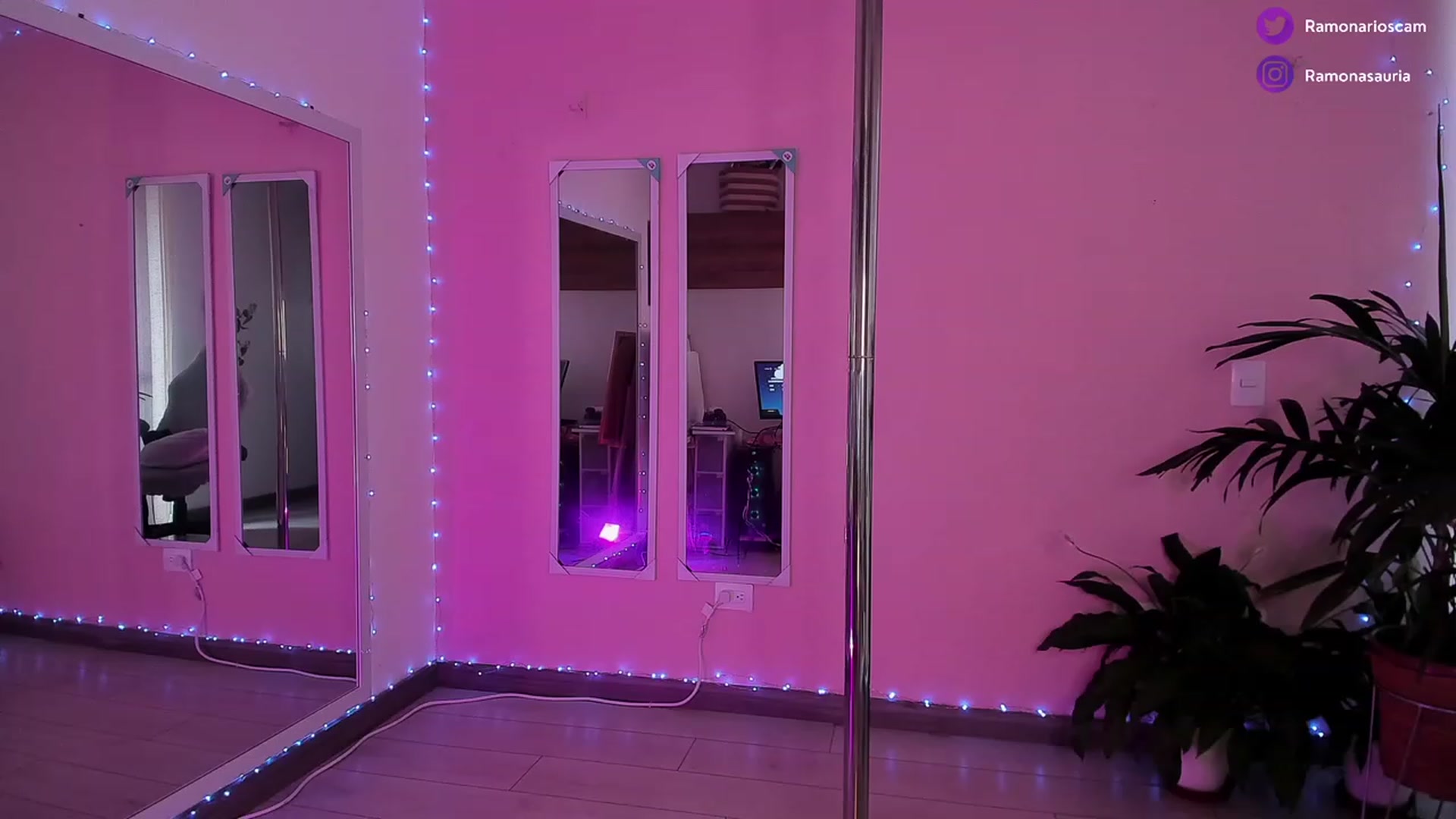 Gallery image thumbnail from Ramonarios's myfreecams stream on, 11/28/2022, 19:57 image 9 of 20