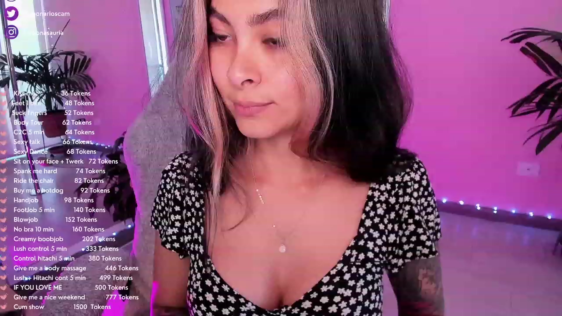 Gallery image thumbnail from Ramonarios's myfreecams stream on, 12/19/2022, 19:37 image 2 of 20