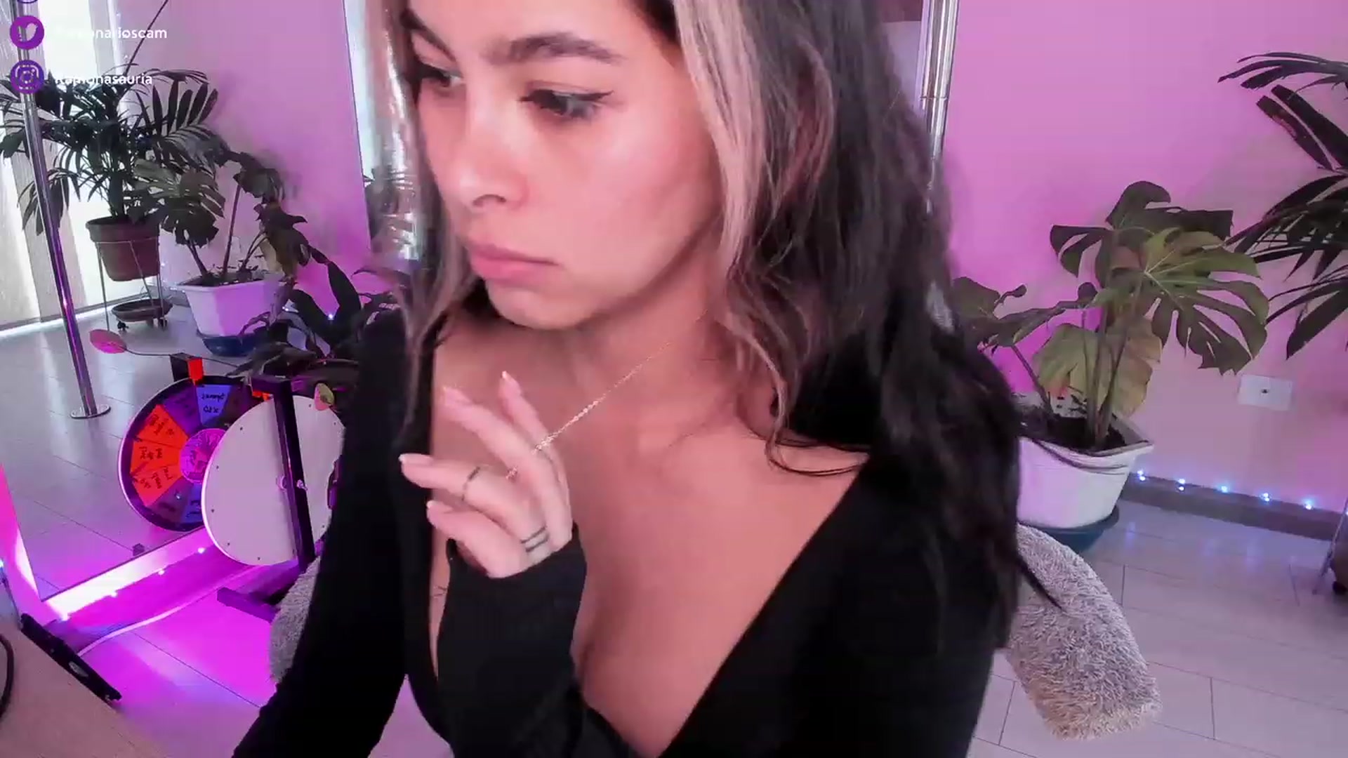 Gallery image thumbnail from Ramonarios's myfreecams stream on, 12/21/2022, 16:26 image 10 of 20