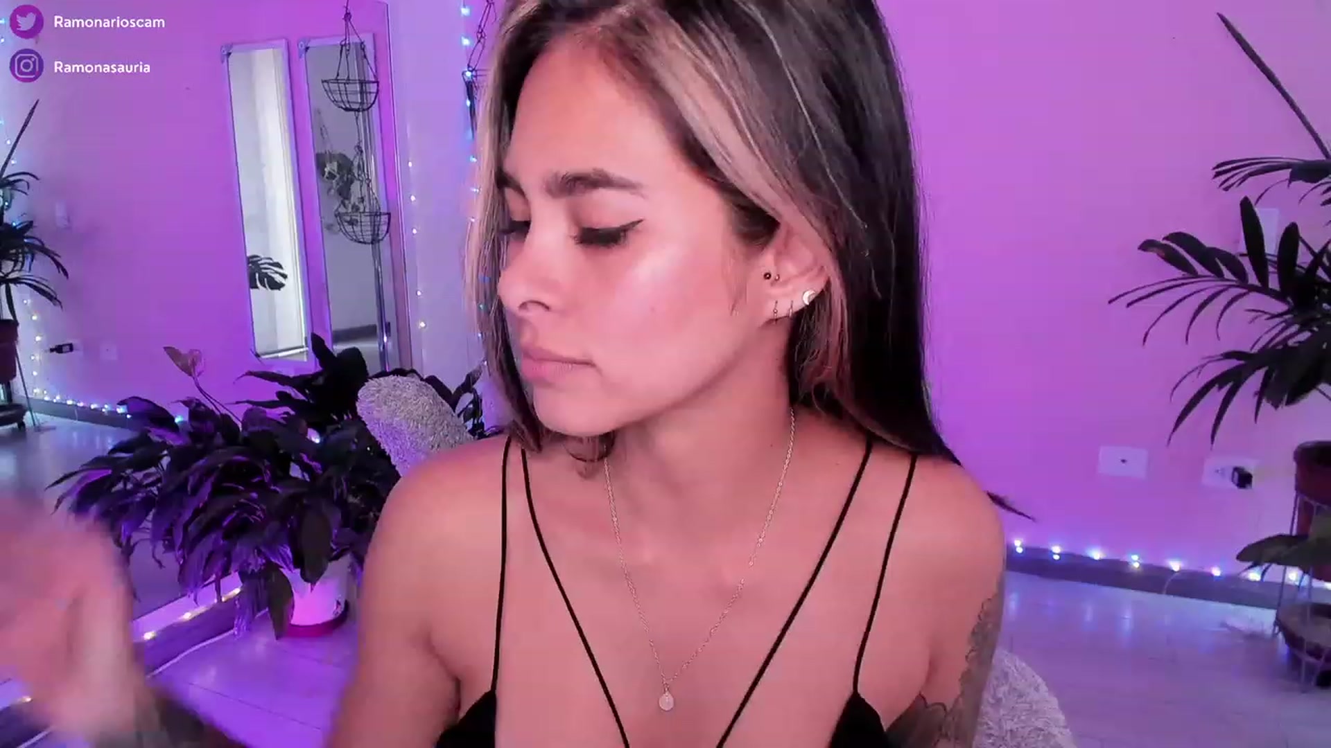Gallery image thumbnail from Ramonarios's myfreecams stream on, 12/26/2022, 20:53 image 2 of 20