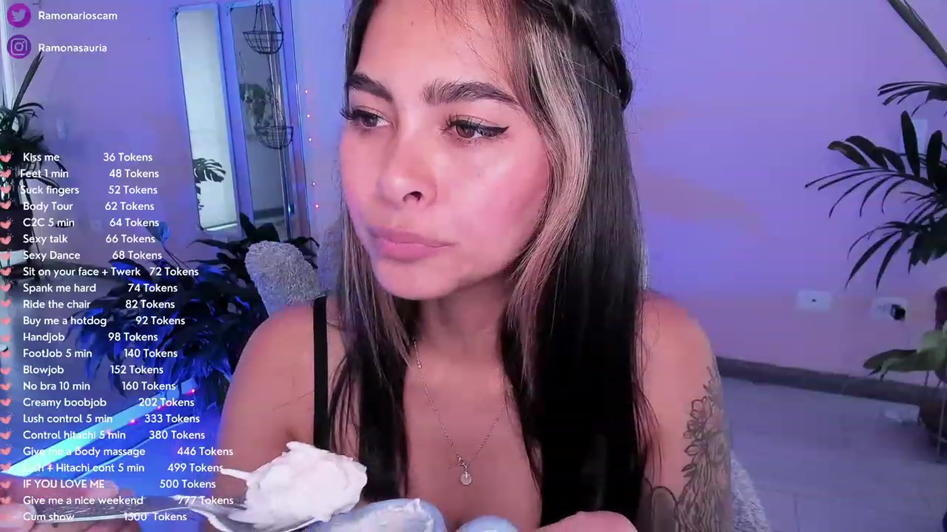 Gallery image thumbnail from Ramonarios's myfreecams stream on, 12/27/2022, 20:32 image 14 of 20
