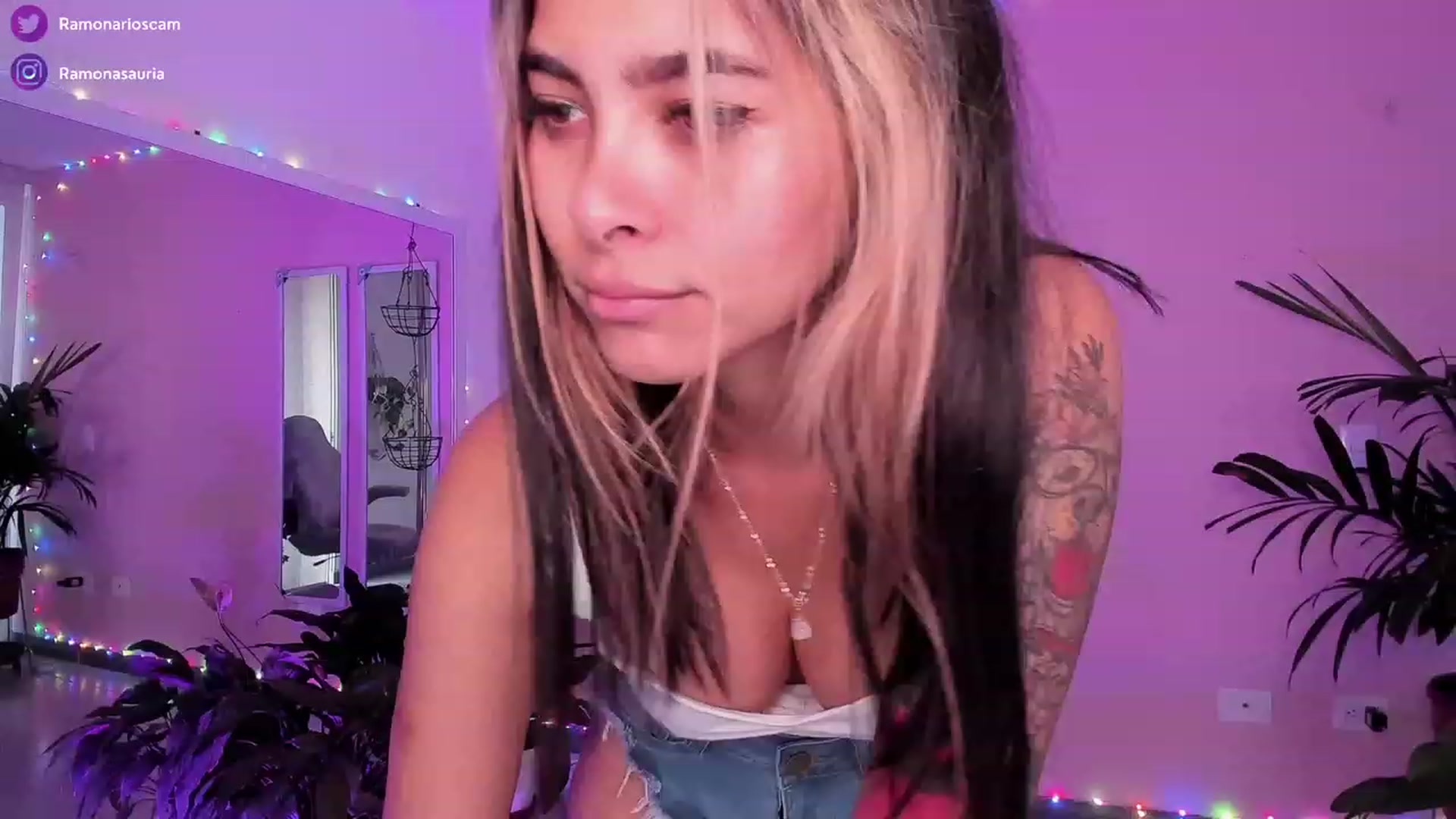 Gallery image thumbnail from Ramonarios's myfreecams stream on, 12/28/2022, 21:54 image 10 of 20