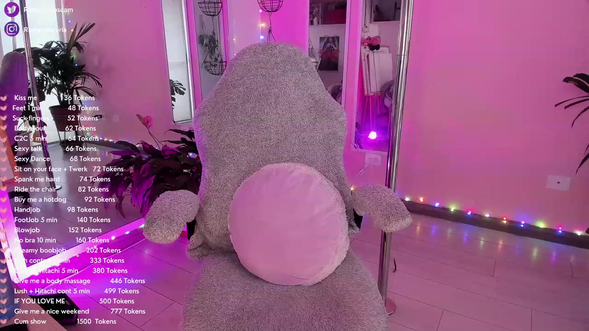 Gallery image thumbnail from Ramonarios's myfreecams stream on, 12/30/2022, 19:20 image 17 of 20
