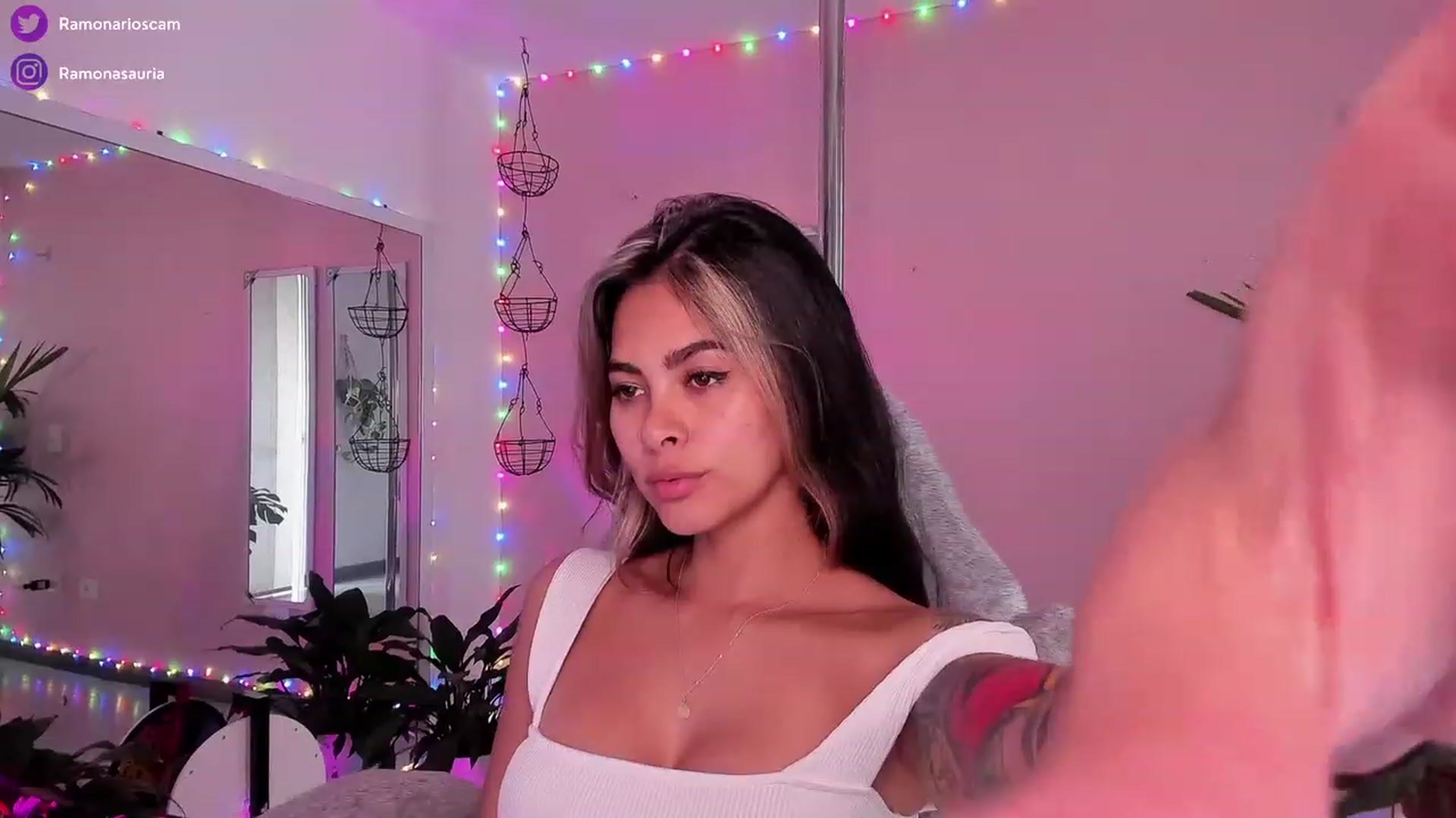 Gallery image thumbnail from Ramonarios's myfreecams stream on, 12/30/2022, 21:10 image 18 of 20