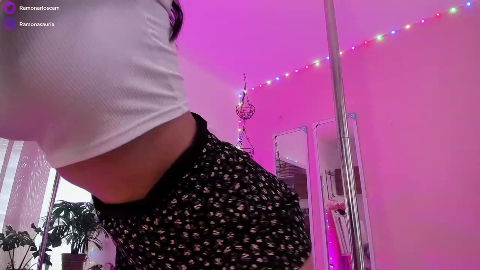 Gallery image thumbnail from Ramonarios's myfreecams stream on, 12/30/2022, 21:10 image 4 of 20