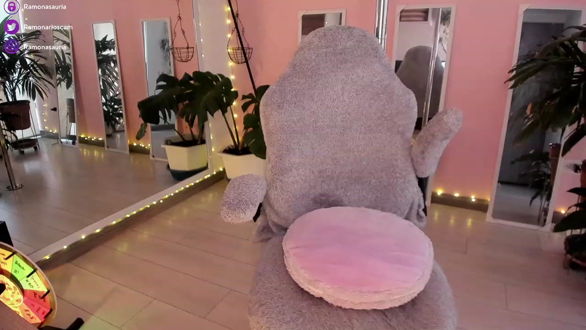 Gallery image thumbnail from Ramonarios's myfreecams stream on, 01/12/2023, 18:15 image 20 of 20