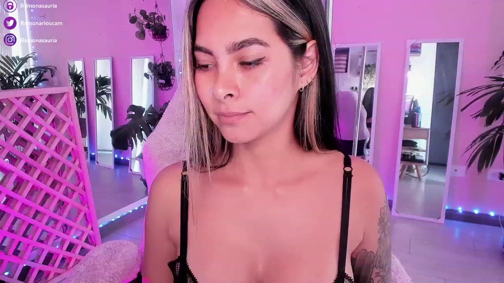 Gallery image thumbnail from Ramonarios's myfreecams stream on, 01/19/2023, 22:01 image 3 of 20