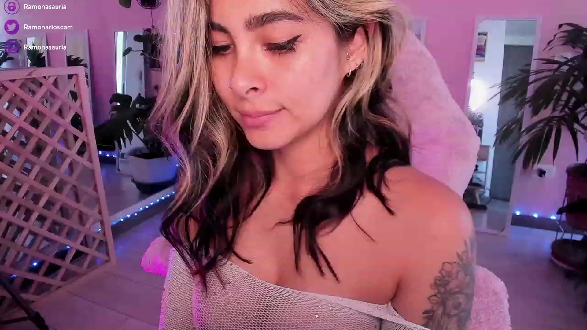 Gallery image thumbnail from Ramonarios's myfreecams stream on, 01/25/2023, 19:14 image 2 of 20