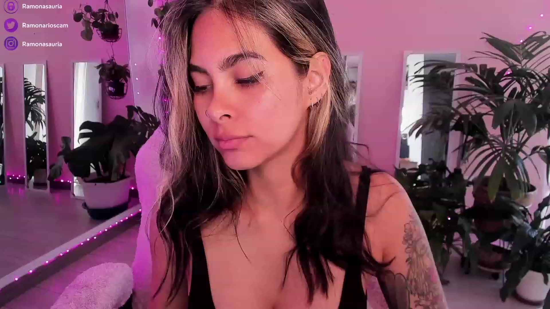 Gallery image thumbnail from Ramonarios's myfreecams stream on, 01/30/2023, 21:59 image 3 of 20