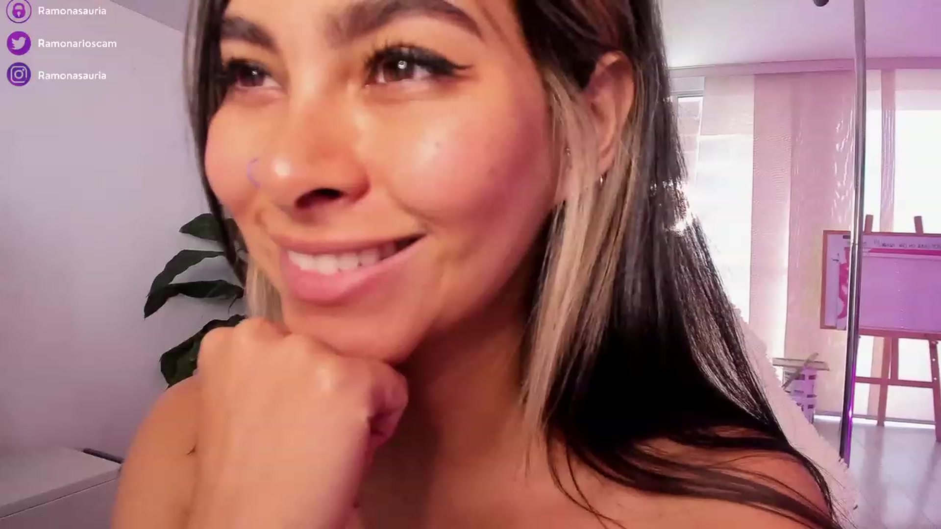 Gallery image thumbnail from Ramonarios's myfreecams stream on, 02/06/2023, 19:14 image 17 of 20
