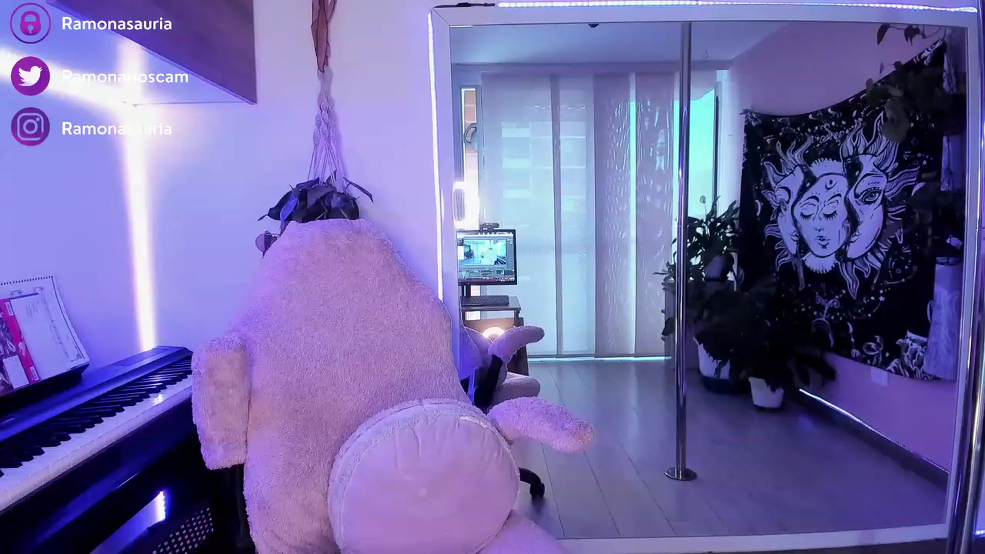 Gallery image thumbnail from Ramonarios's myfreecams stream on, 03/01/2023, 21:50 image 13 of 20