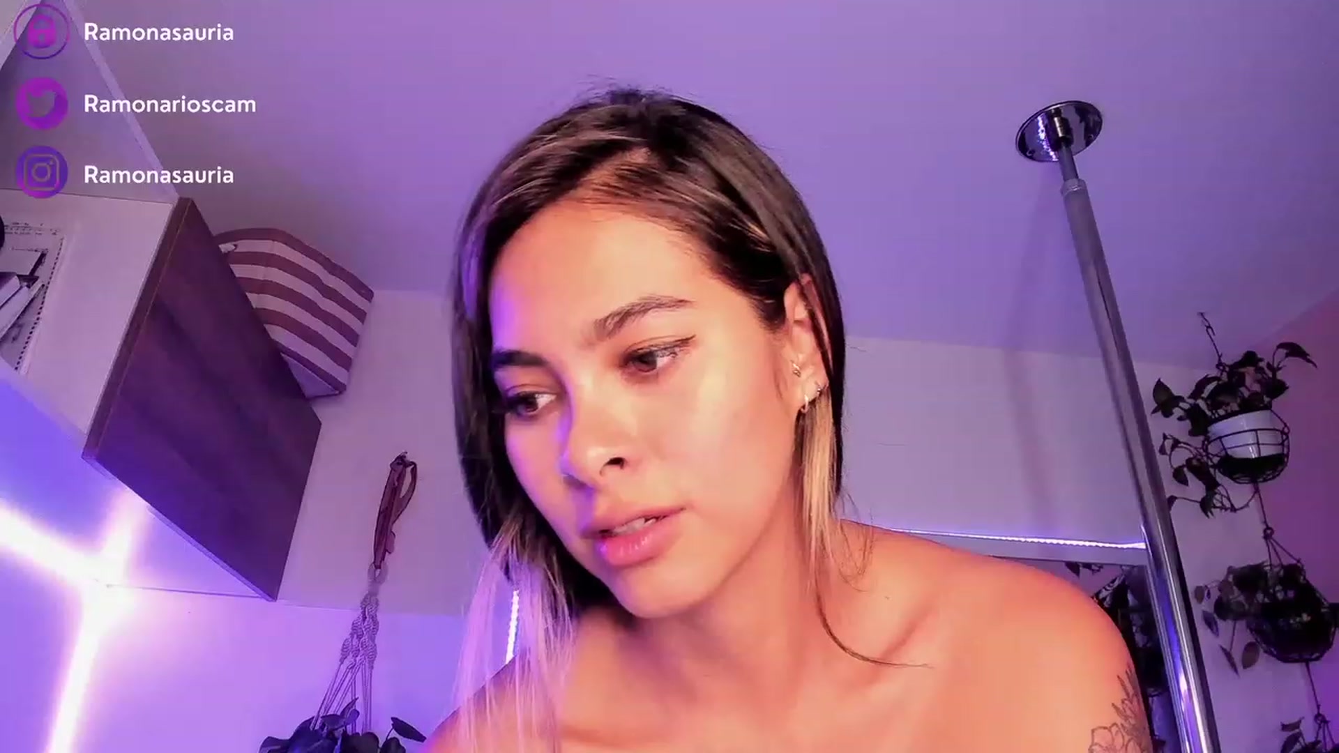 Gallery image thumbnail from Ramonarios's myfreecams stream on, 03/25/2023, 21:06 image 18 of 20