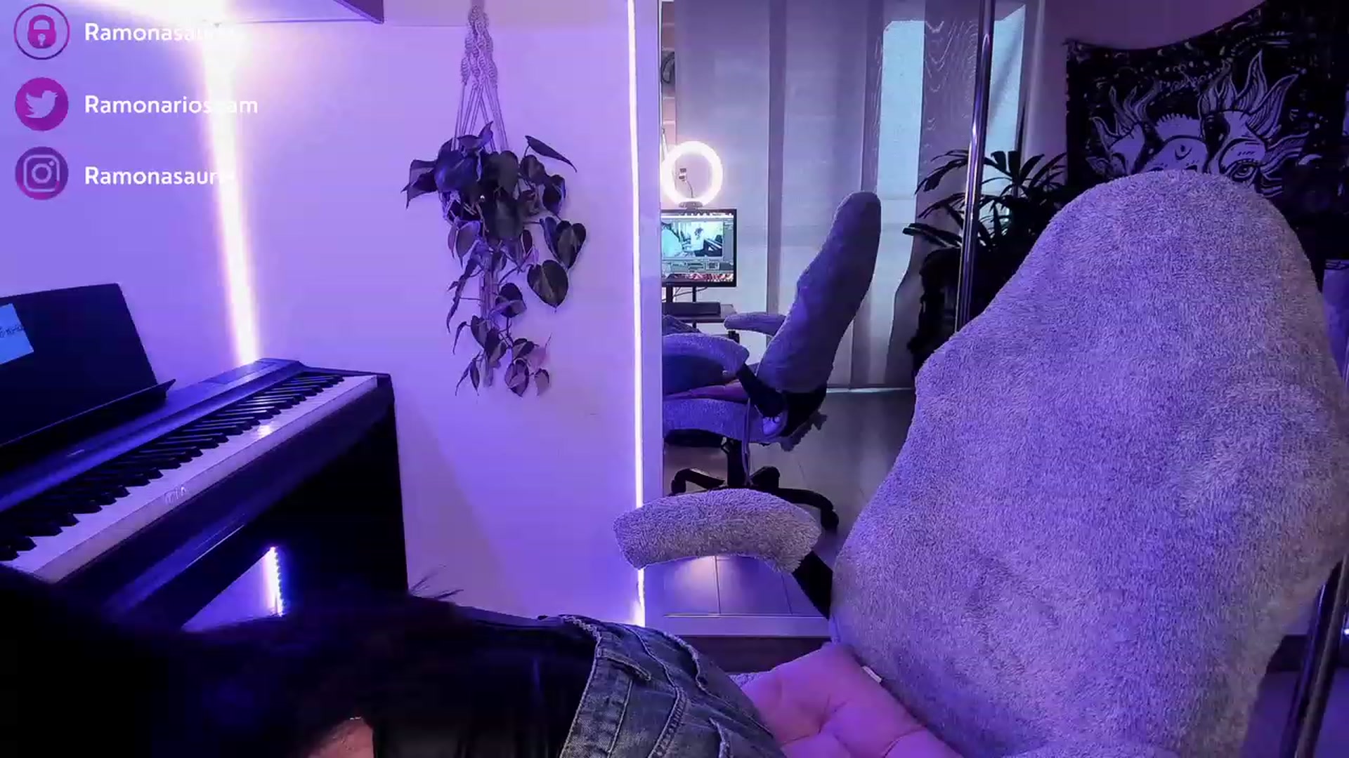 Gallery image thumbnail from Ramonarios's myfreecams stream on, 03/27/2023, 23:45 image 2 of 20