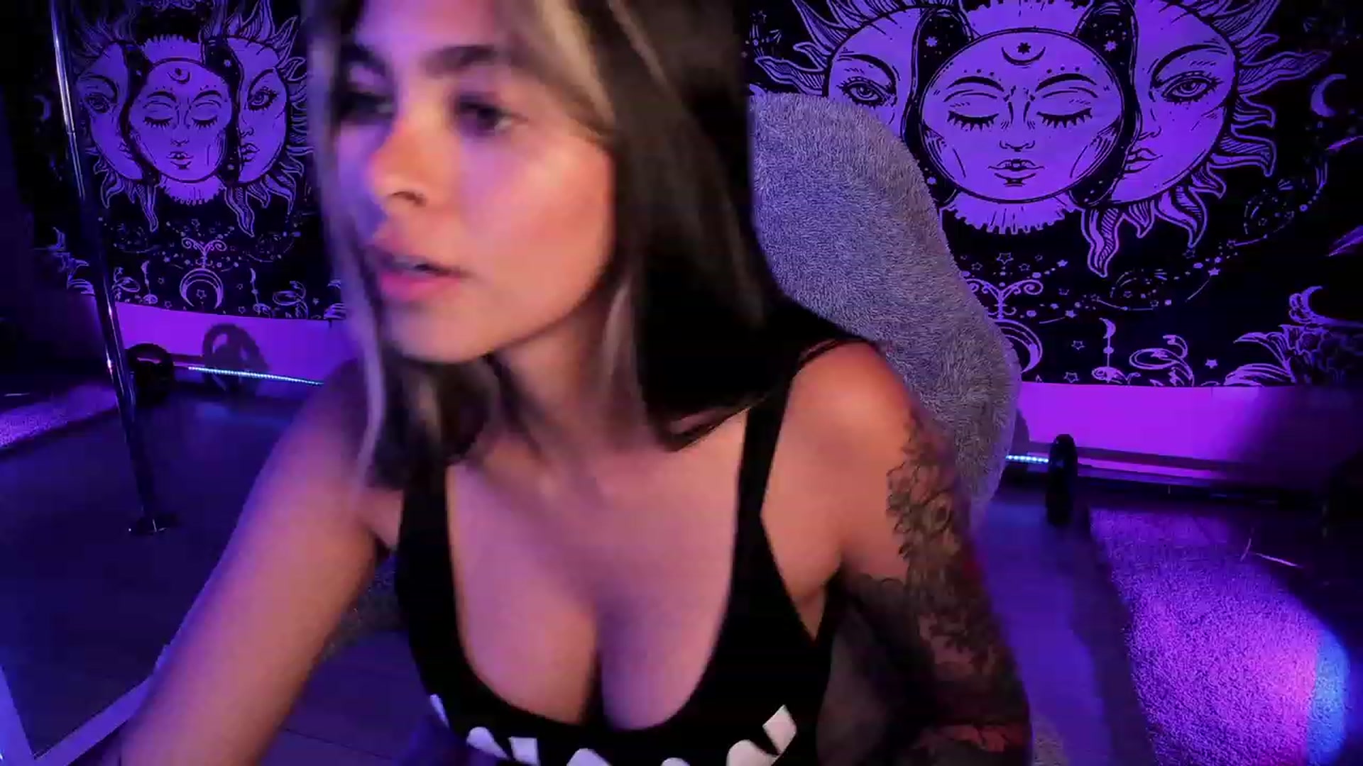 Gallery image thumbnail from Ramonarios's myfreecams stream on, 04/09/2023, 02:07 image 7 of 20