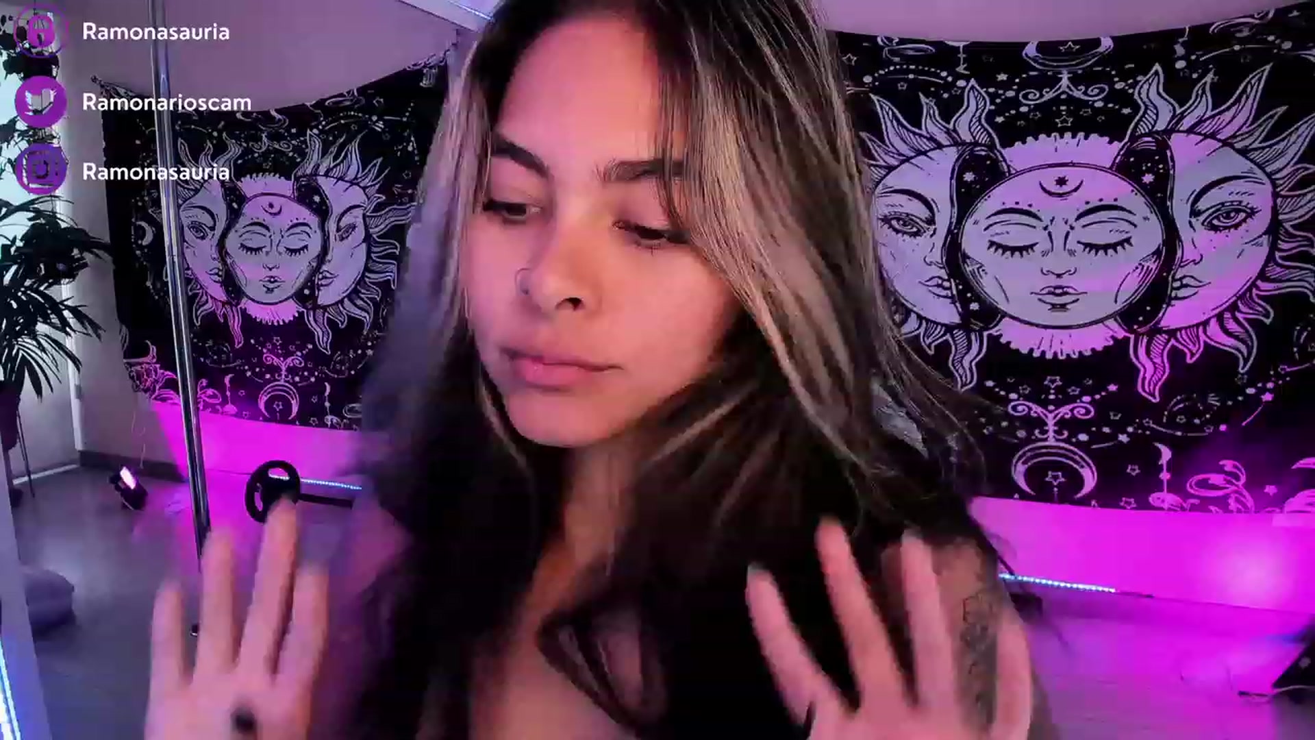 Gallery image thumbnail from Ramonarios's myfreecams stream on, 04/14/2023, 18:40 image 2 of 20
