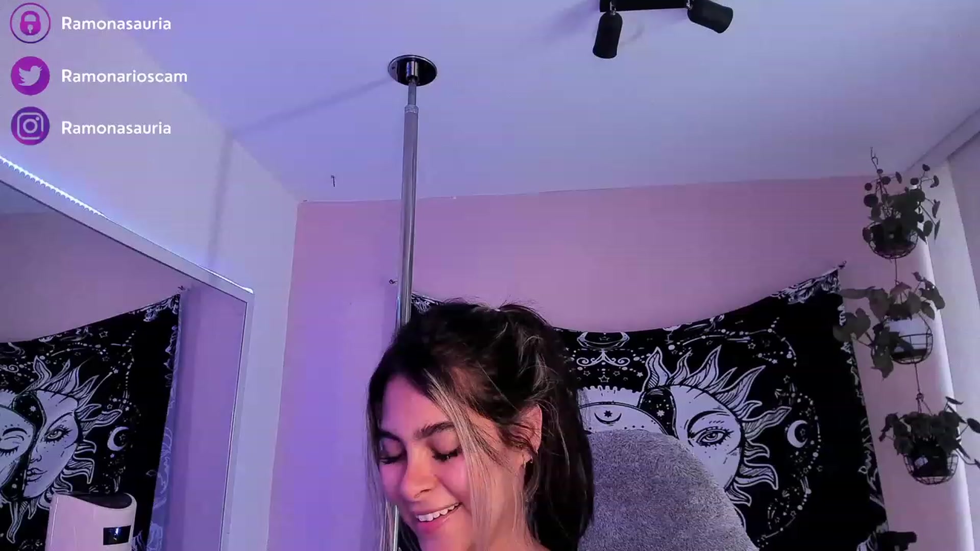 Gallery image thumbnail from Ramonarios's myfreecams stream on, 05/06/2023, 20:33 image 12 of 20