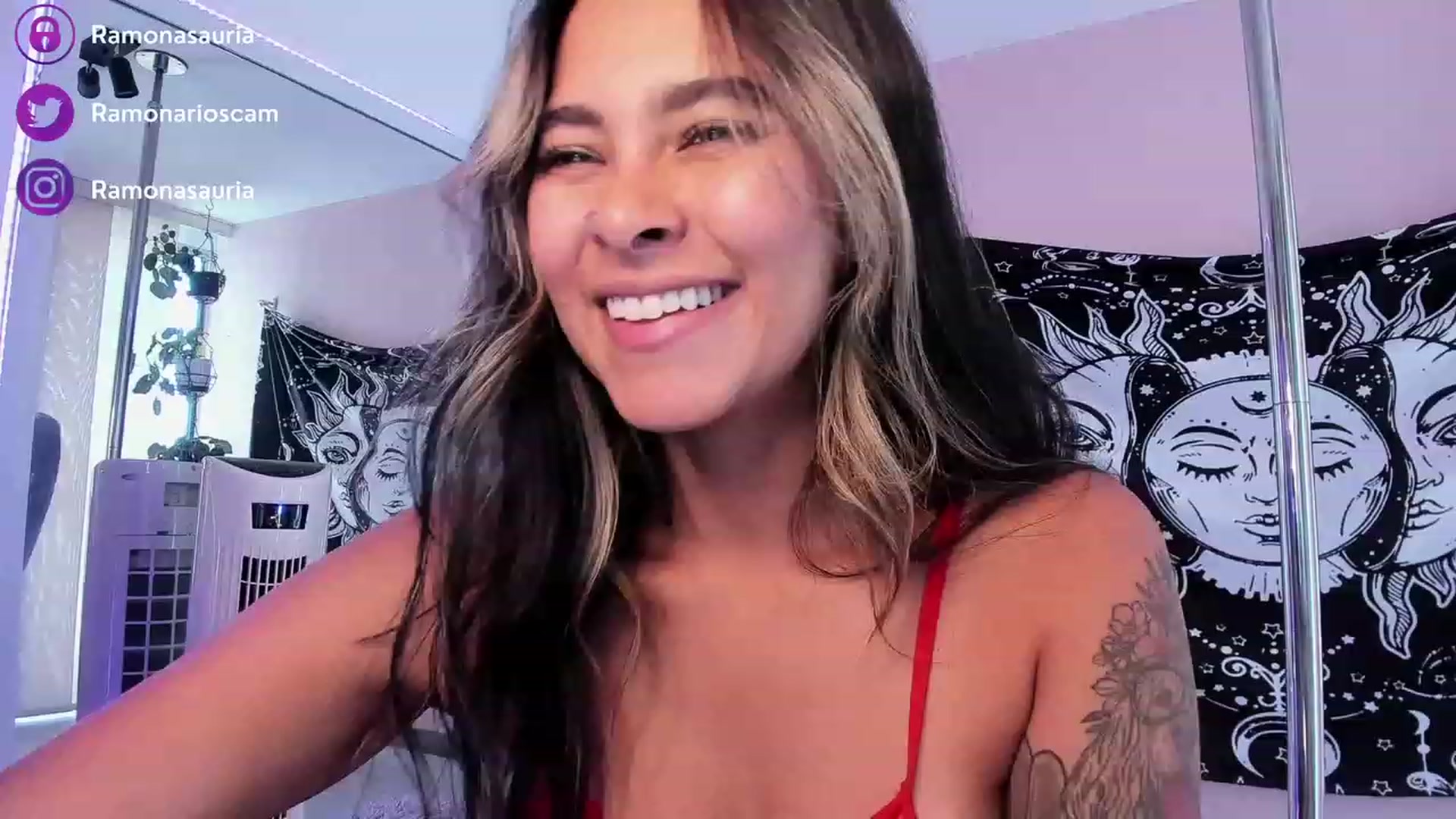 Gallery image thumbnail from Ramonarios's myfreecams stream on, 05/18/2023, 20:21 image 1 of 20