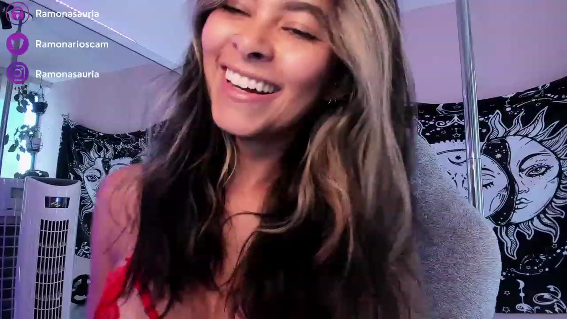 Gallery image thumbnail from Ramonarios's myfreecams stream on, 05/18/2023, 20:21 image 14 of 20