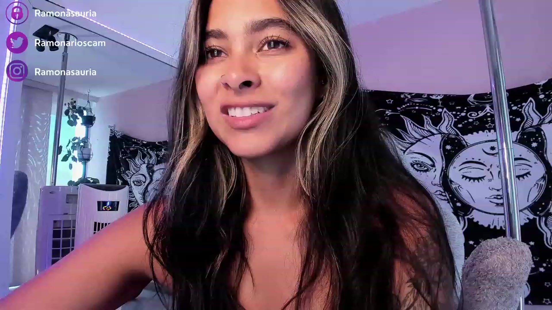 Gallery image thumbnail from Ramonarios's myfreecams stream on, 05/18/2023, 21:20 image 10 of 20
