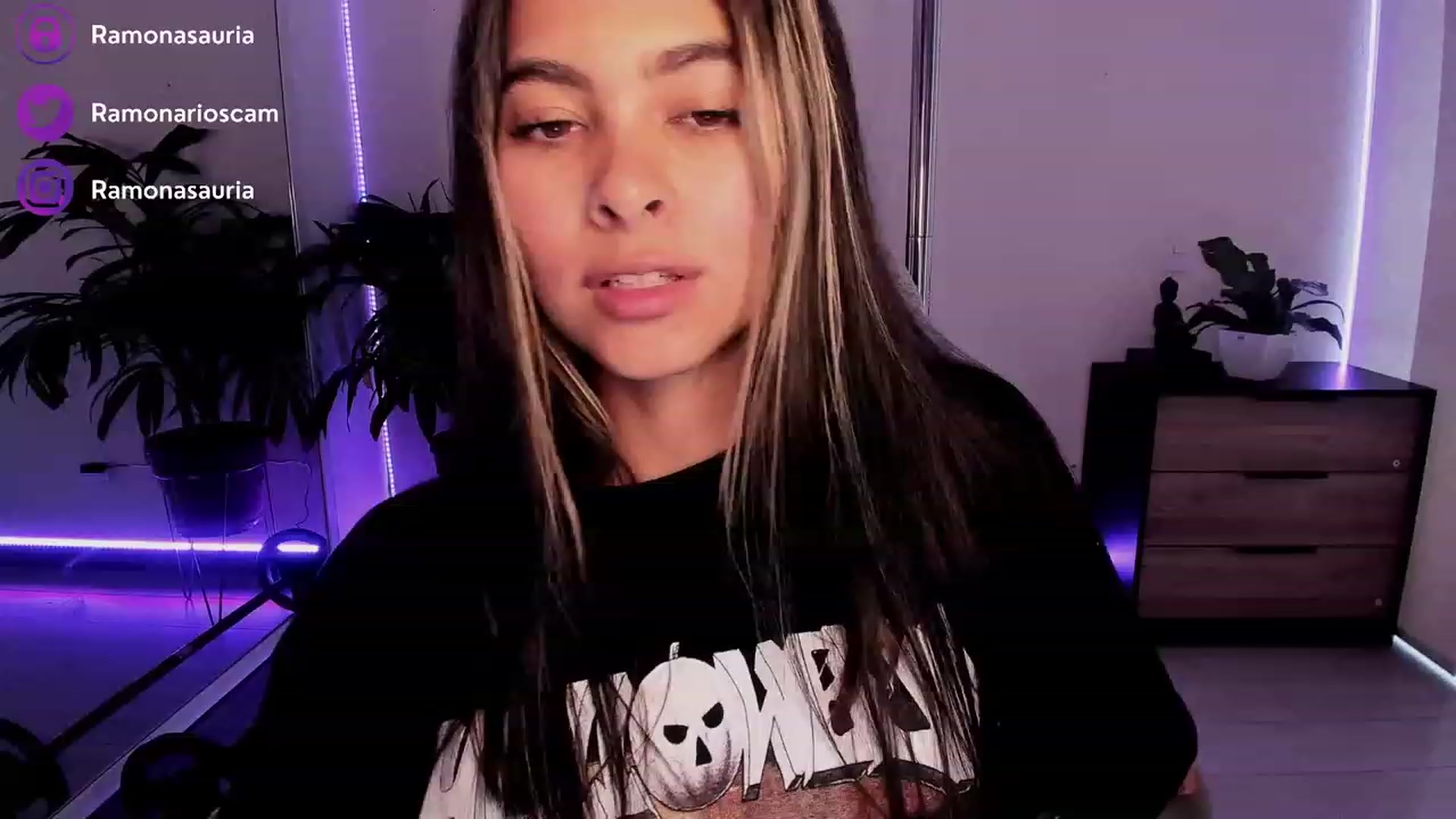 Gallery image thumbnail from Ramonarios's myfreecams stream on, 05/24/2023, 22:09 image 6 of 20