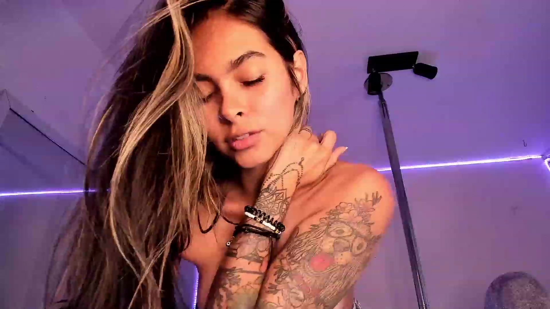 Gallery image thumbnail from Ramonarios's myfreecams stream on, 05/25/2023, 22:38 image 20 of 20