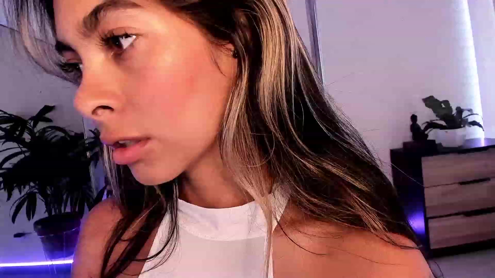 Gallery image thumbnail from Ramonarios's myfreecams stream on, 05/26/2023, 22:14 image 1 of 20