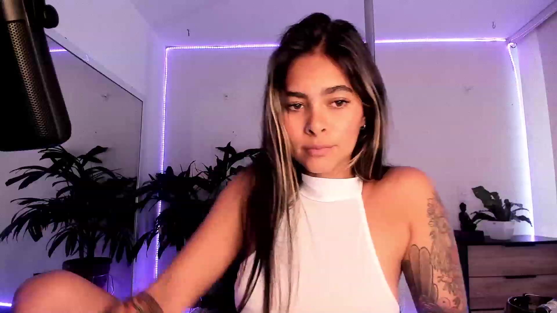 Gallery image thumbnail from Ramonarios's myfreecams stream on, 05/26/2023, 22:14 image 17 of 20