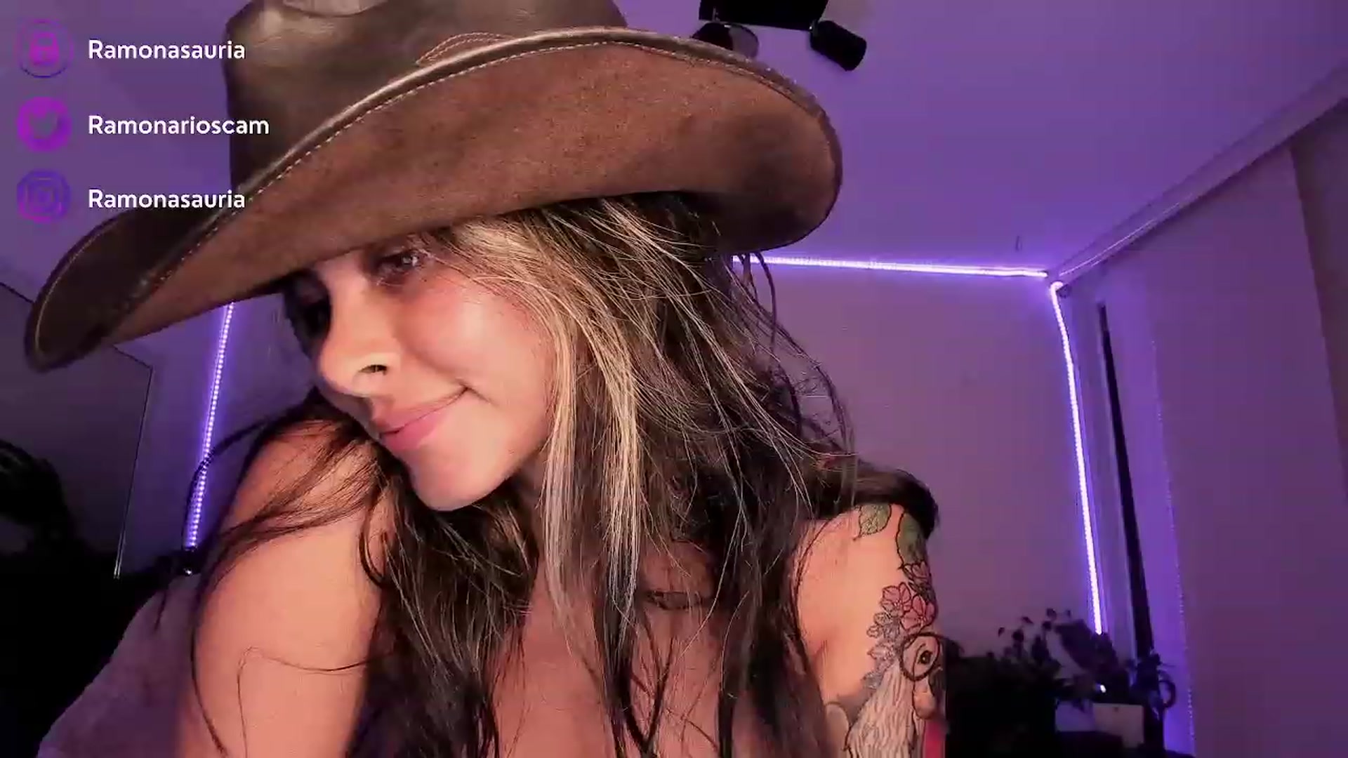 Gallery image thumbnail from Ramonarios's myfreecams stream on, 05/31/2023, 23:09 image 18 of 20