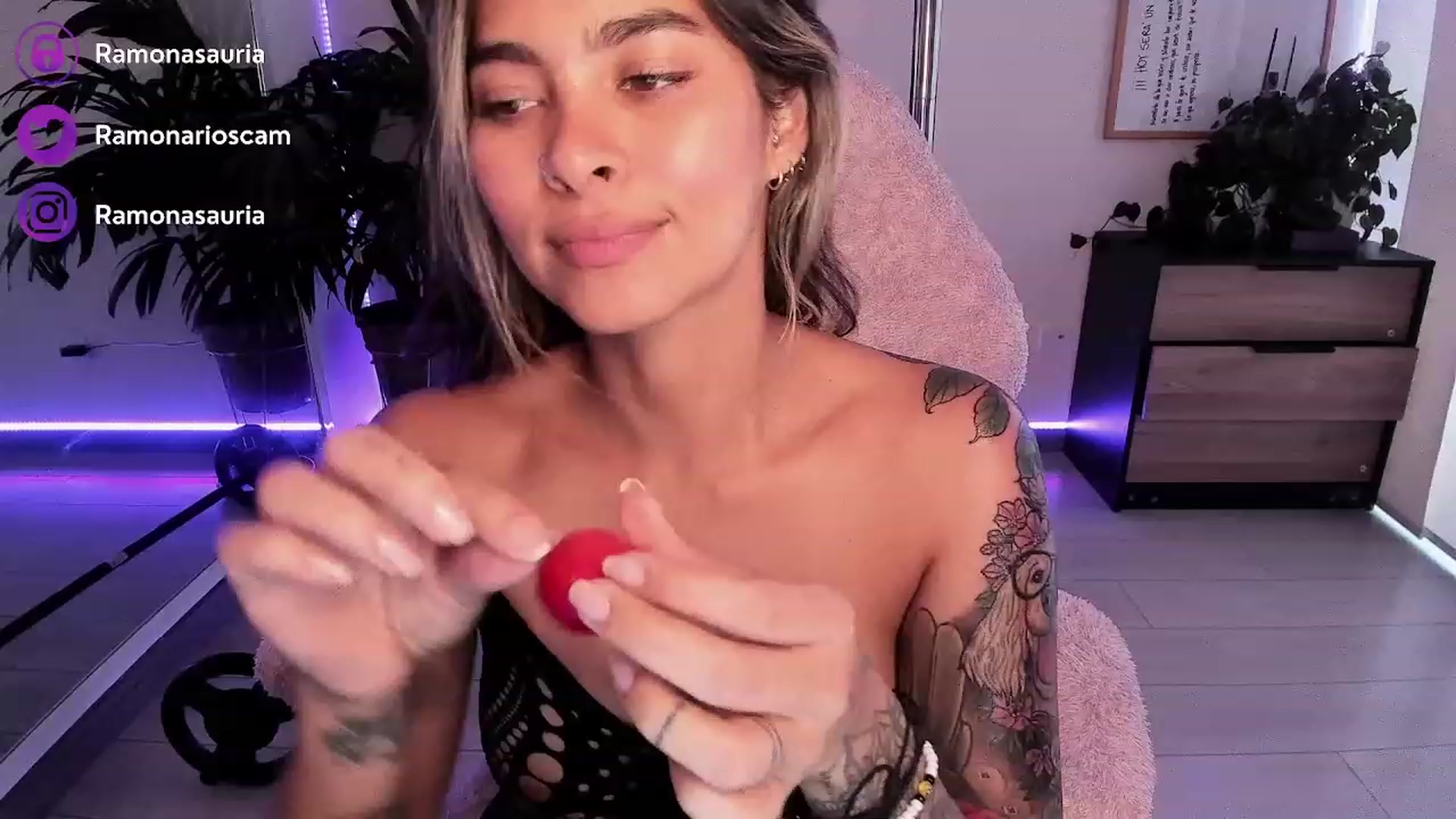 Gallery image thumbnail from Ramonarios's myfreecams stream on, 06/01/2023, 22:28 image 1 of 20