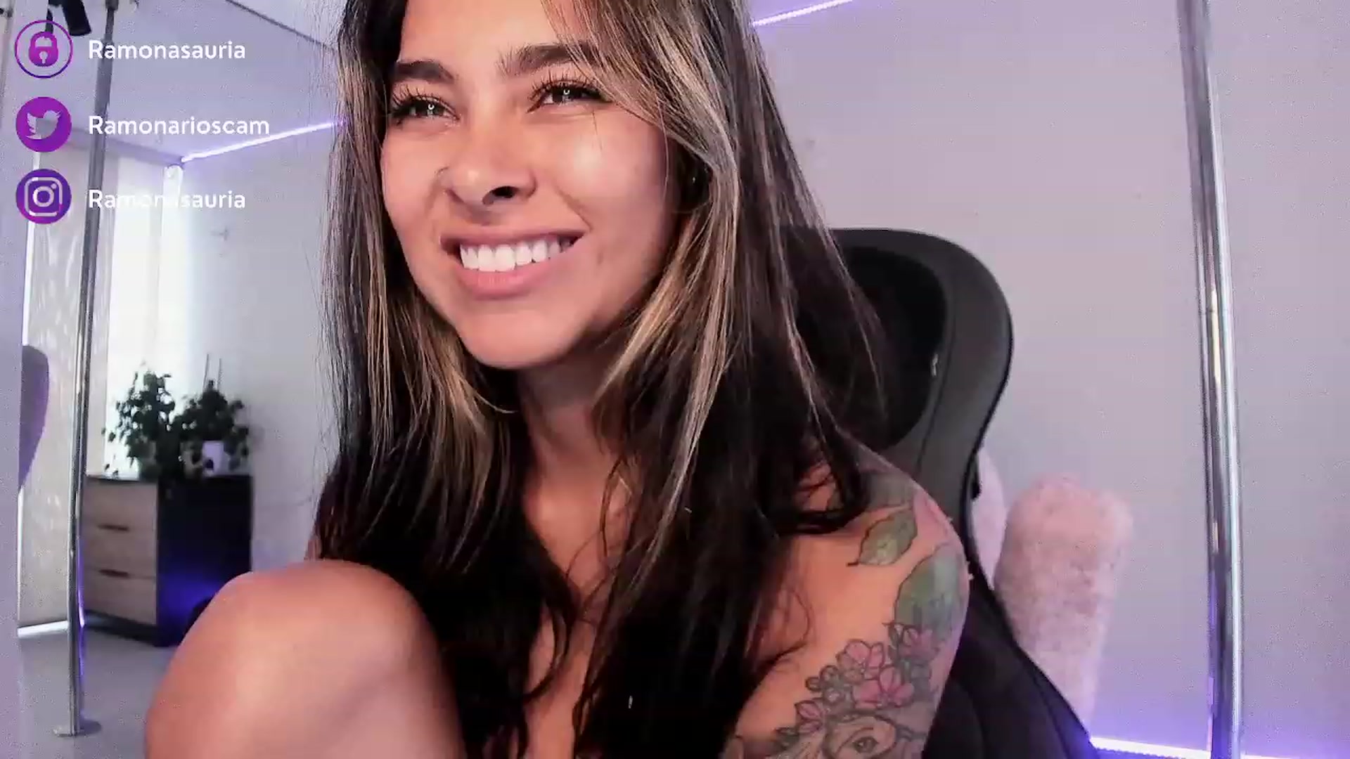 Gallery image thumbnail from Ramonarios's myfreecams stream on, 06/05/2023, 20:07 image 16 of 20
