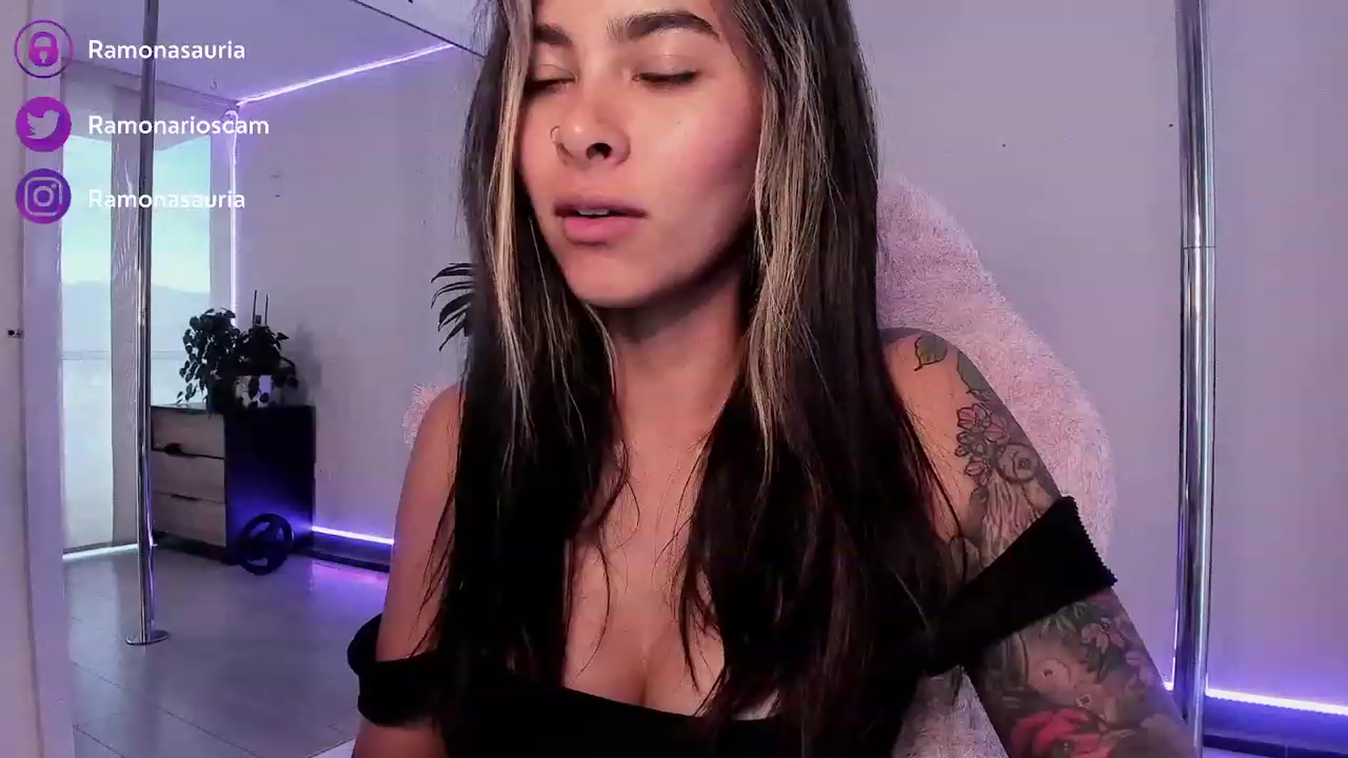 Gallery image thumbnail from Ramonarios's myfreecams stream on, 06/15/2023, 22:44 image 16 of 20