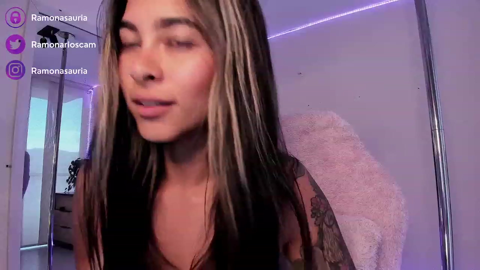 Gallery image thumbnail from Ramonarios's myfreecams stream on, 06/15/2023, 22:44 image 19 of 20