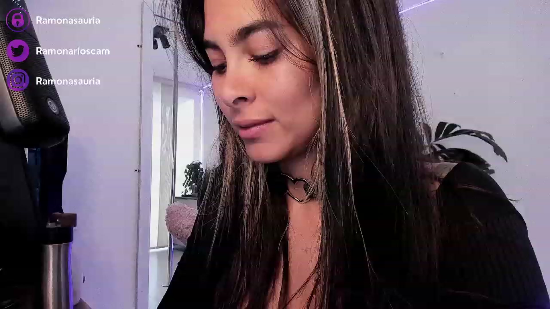 Gallery image thumbnail from Ramonarios's myfreecams stream on, 06/16/2023, 21:32 image 5 of 20