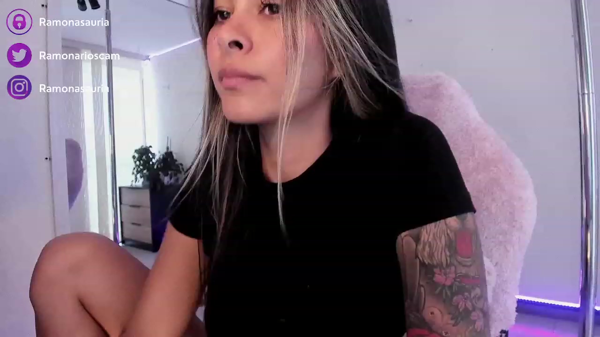 Gallery image thumbnail from Ramonarios's myfreecams stream on, 06/19/2023, 16:51 image 4 of 20